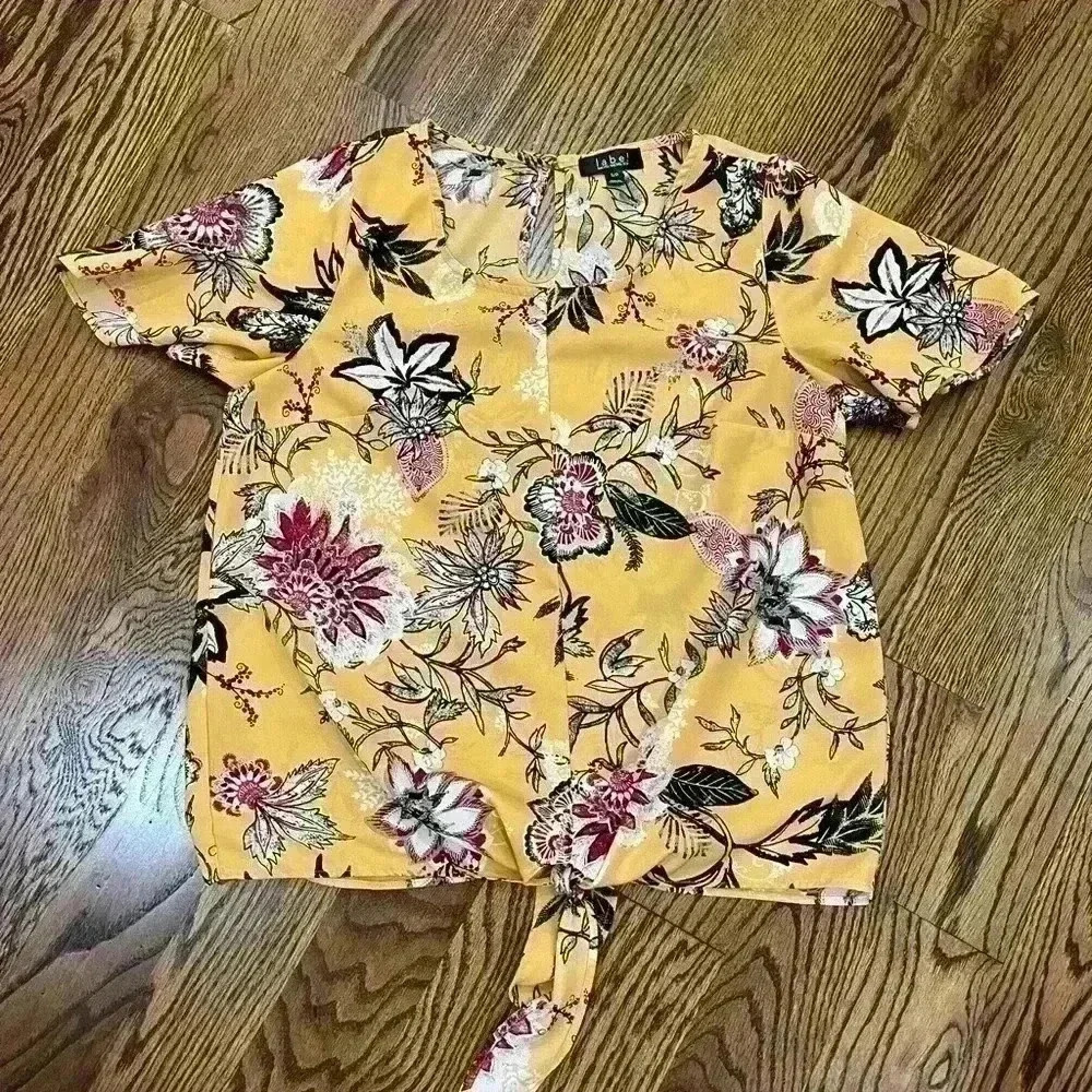 Label by Rachel Roy yellow floral short sleeve blouse